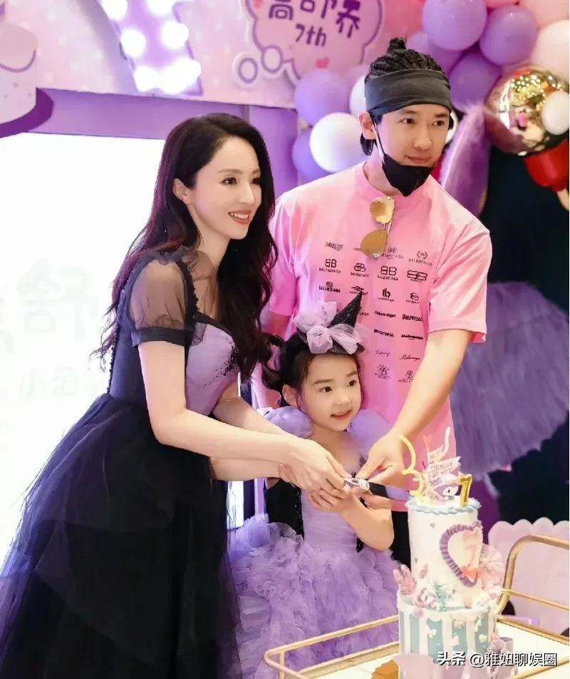 高云翔最新圖片，學(xué)習(xí)、變化與自信的舞臺(tái)風(fēng)采展示