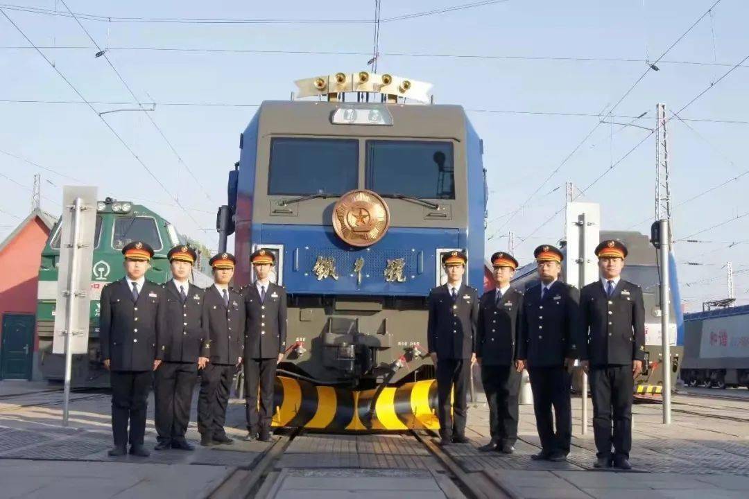 哈局機(jī)車最新配屬揭秘，溫馨之旅啟程