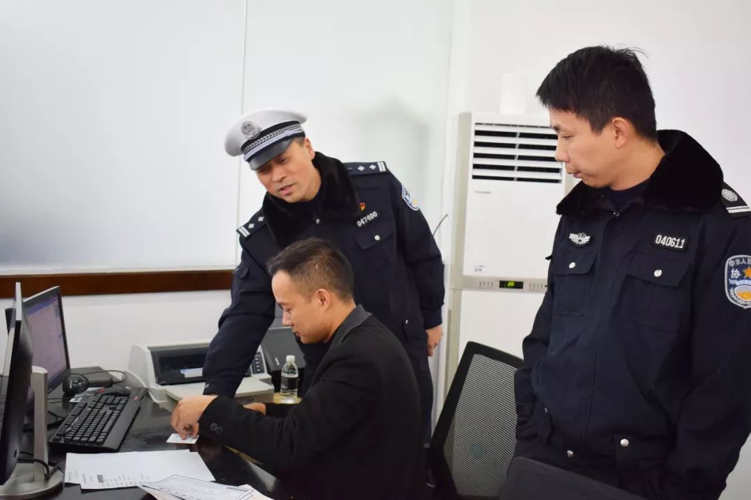 新奧門(mén)免費(fèi)資料大全在線查看,動(dòng)態(tài)解讀分析_MUF47.559酷炫版