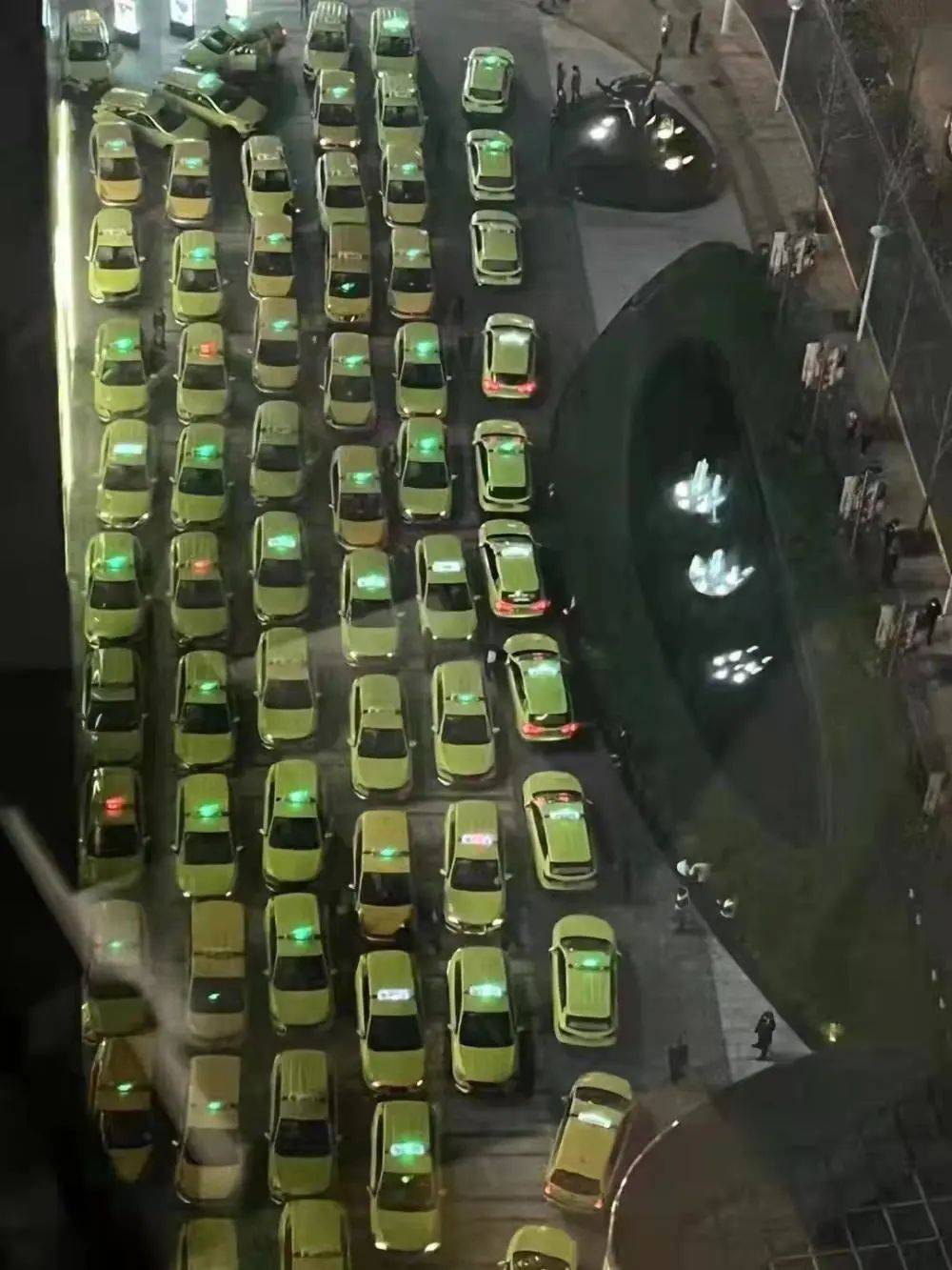 澳門王中王100%期期準確,數(shù)據(jù)解析引導_流線型版15.938