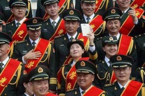 軍官轉(zhuǎn)業(yè)政策最新探索，小巷獨特風(fēng)味與轉(zhuǎn)業(yè)安置新動向