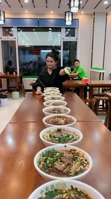 智能面食競技盛宴，全新科技引領(lǐng)吃面條比賽風(fēng)潮！