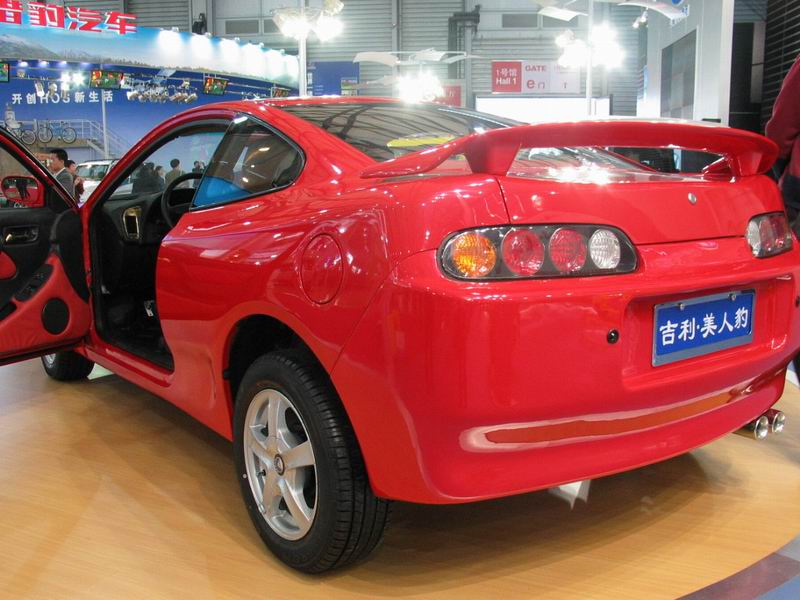 吉利美人豹新款上市，小巷中的隱藏特色小店亮相