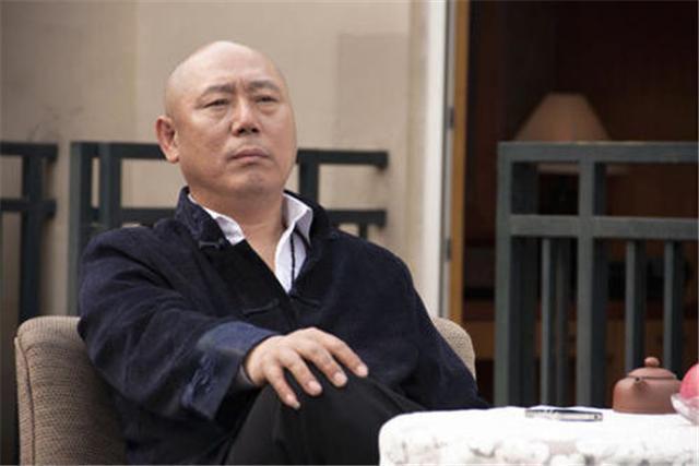 李成儒，從舞臺(tái)到熒屏的自信蛻變與成就感滿滿之路