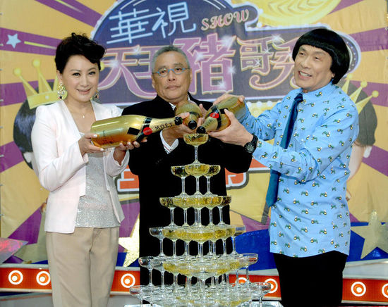 豬哥亮陳亞蘭最新動(dòng)態(tài)揭秘，小巷美食寶藏大揭秘！