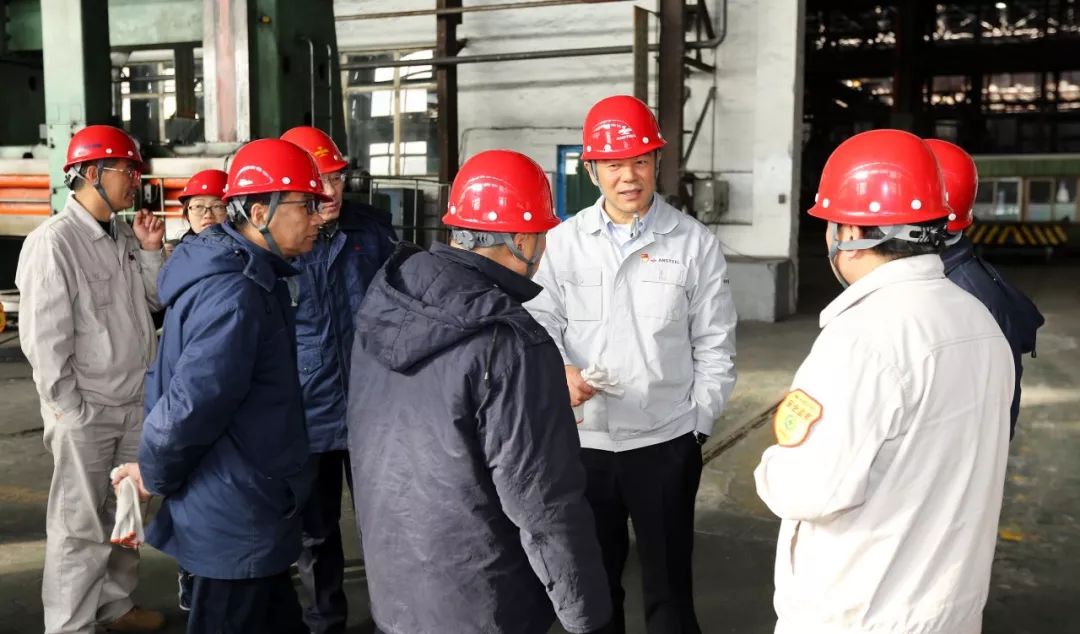 鞍鋼集團(tuán)領(lǐng)導(dǎo)層引領(lǐng)變革，鑄就輝煌新篇章