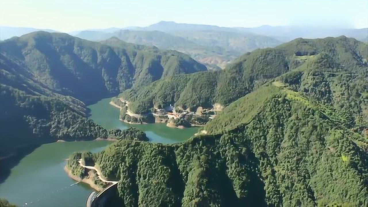 風水大師揭秘，墳地選址奧秘與大自然美景的邂逅之旅