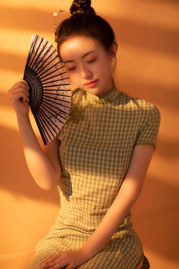 女演員古箏，與自然美景的邂逅，探尋內(nèi)心平和之聲