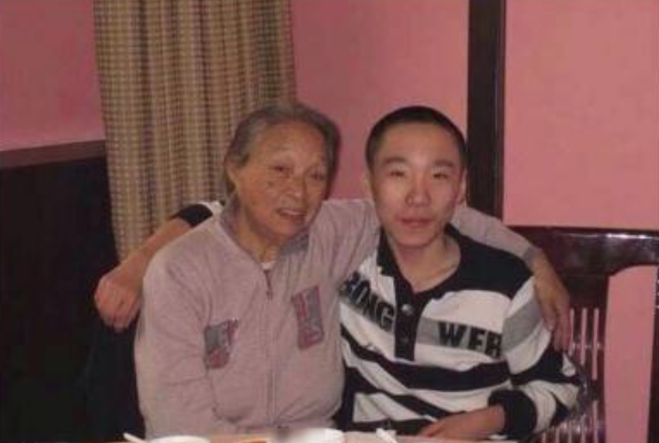 演員孫星，舞臺(tái)到熒屏的蛻變之路——自信與成就的力量