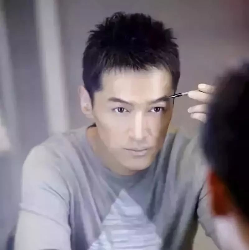 男明星與同性戀話題，理解與尊重的步驟指南