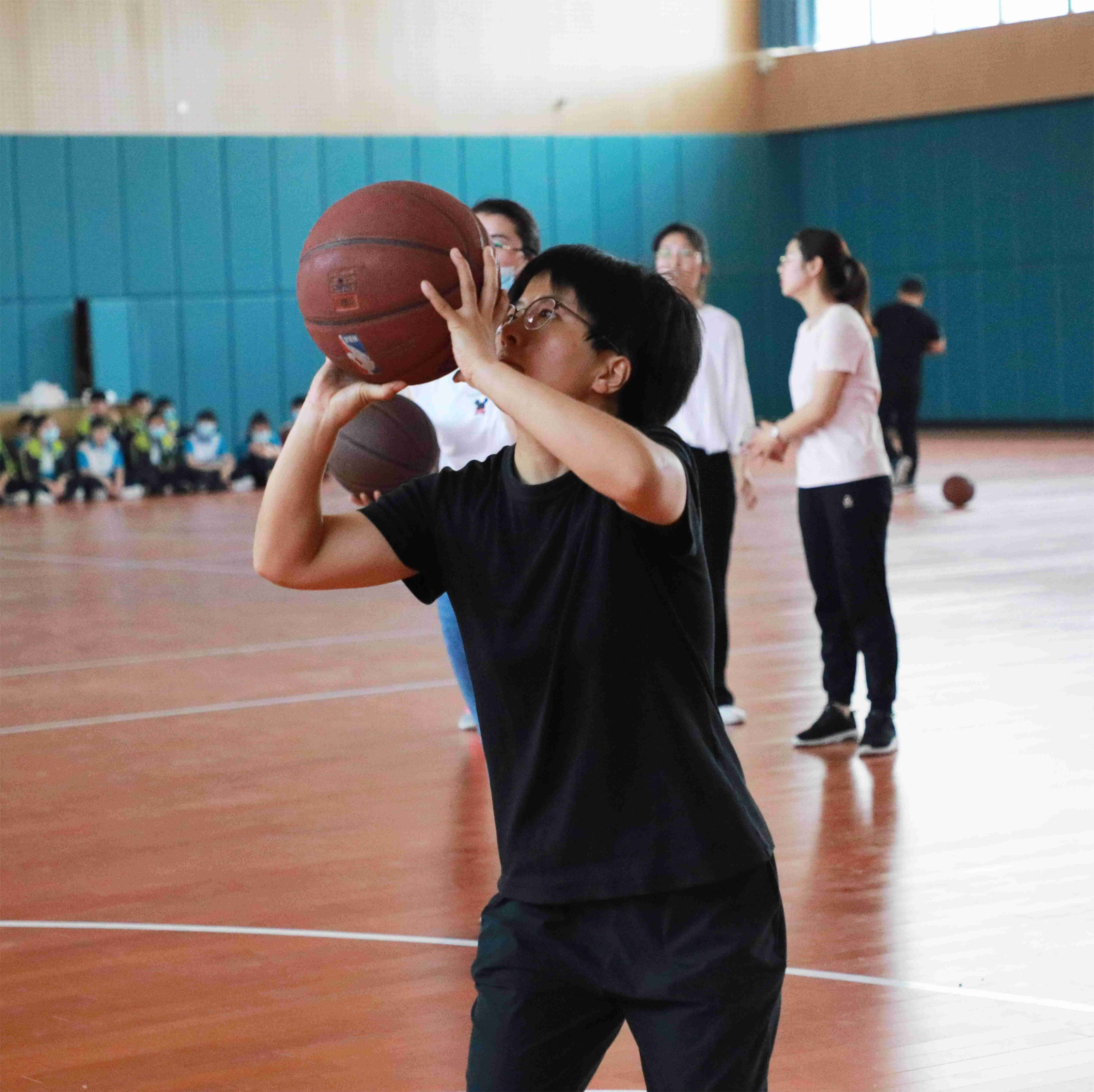 個人投籃比賽，班級競技風(fēng)采展示