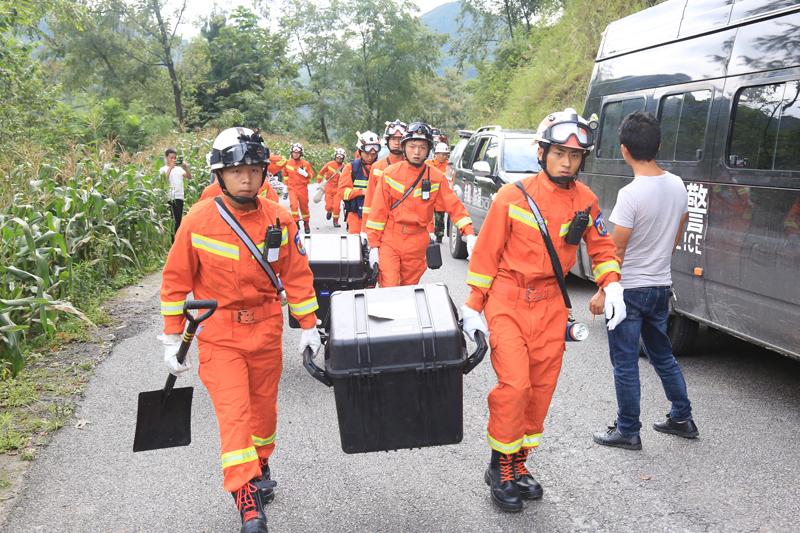 納雍山體滑坡最新消息，探秘滑坡背后神秘角落的小巷特色小店