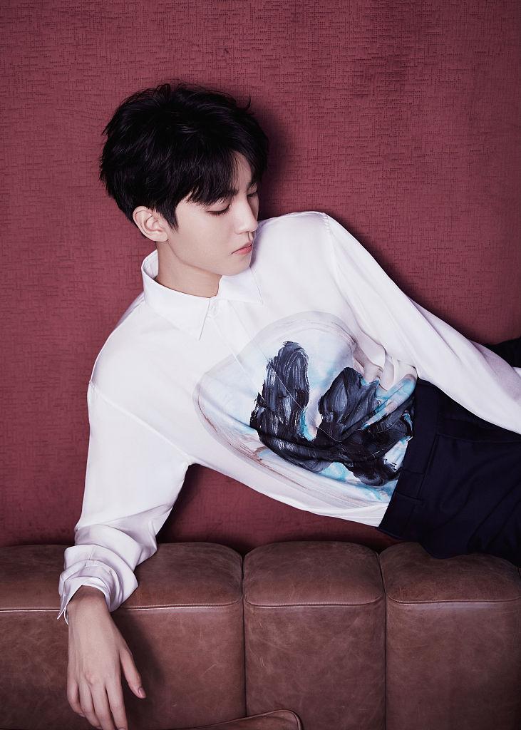 王俊凱最新寫真，陽光下的青春風(fēng)采