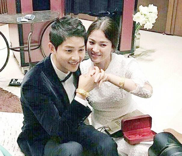 宋慧喬與宋仲基的最新動(dòng)態(tài)，明星情侶變遷引發(fā)公眾關(guān)注熱議