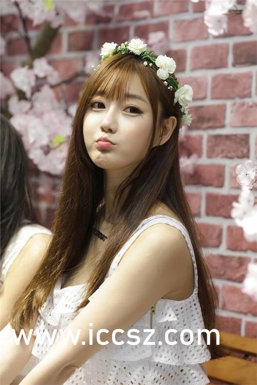 探索時(shí)尚界的璀璨新星，Jenny佳妮的最新動(dòng)態(tài)與風(fēng)采