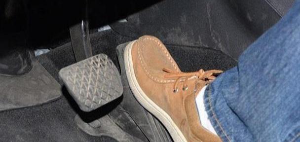 最新美女踩踏風尚引領時尚新篇章