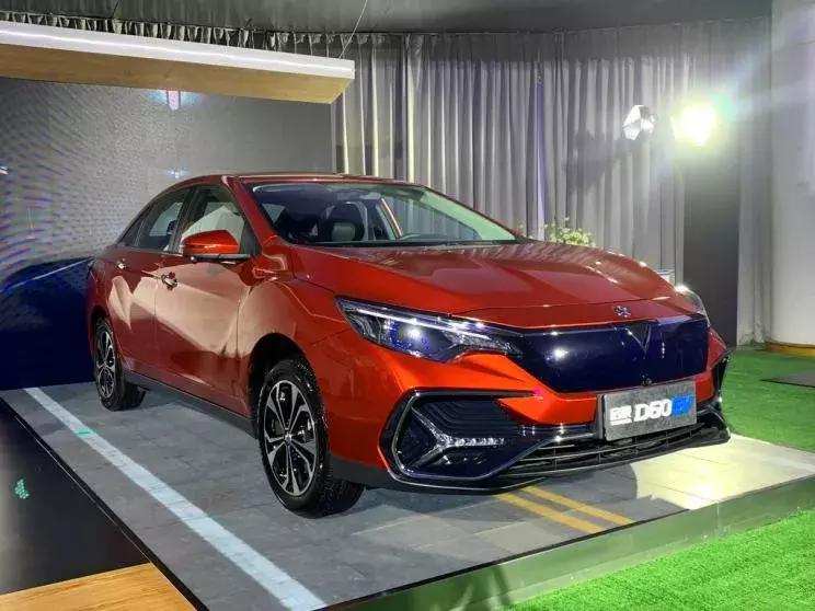 WEY最新款，駕馭變化，自信啟程未來