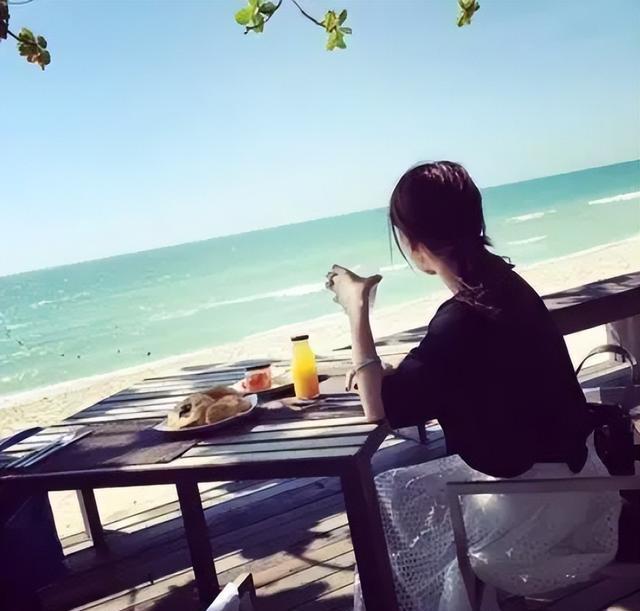 時(shí)尚選擇背后的多元解讀，最新頭像背影引領(lǐng)潮流趨勢(shì)