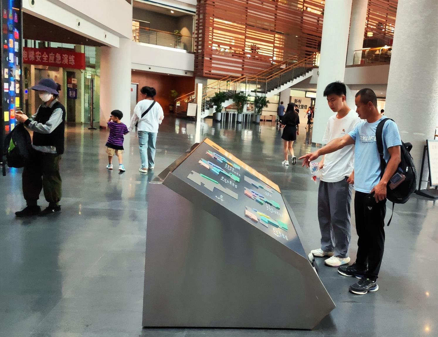 最新圖書信息，價(jià)值與爭(zhēng)議并存的影響探討