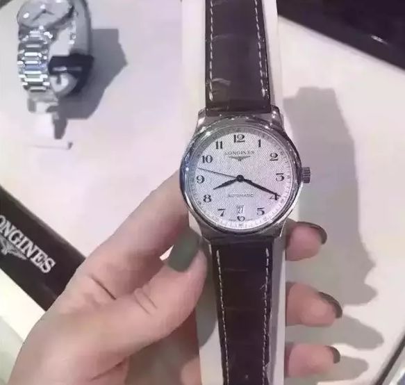 最新款浪琴，時(shí)尚與工藝的完美融合