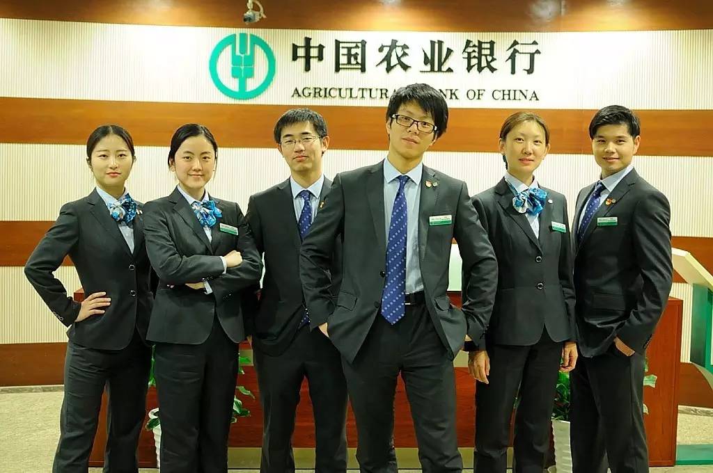 農行最新行服引領潮流風尚，時尚元素大放送！