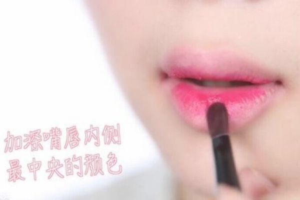 最新口紅涂法教程，輕松打造完美唇妝技巧