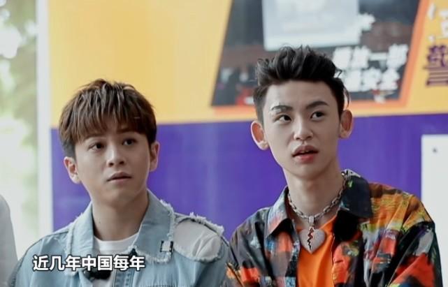 小鬼最新綜藝節(jié)目，青春風(fēng)暴背后的背景、事件與影響力