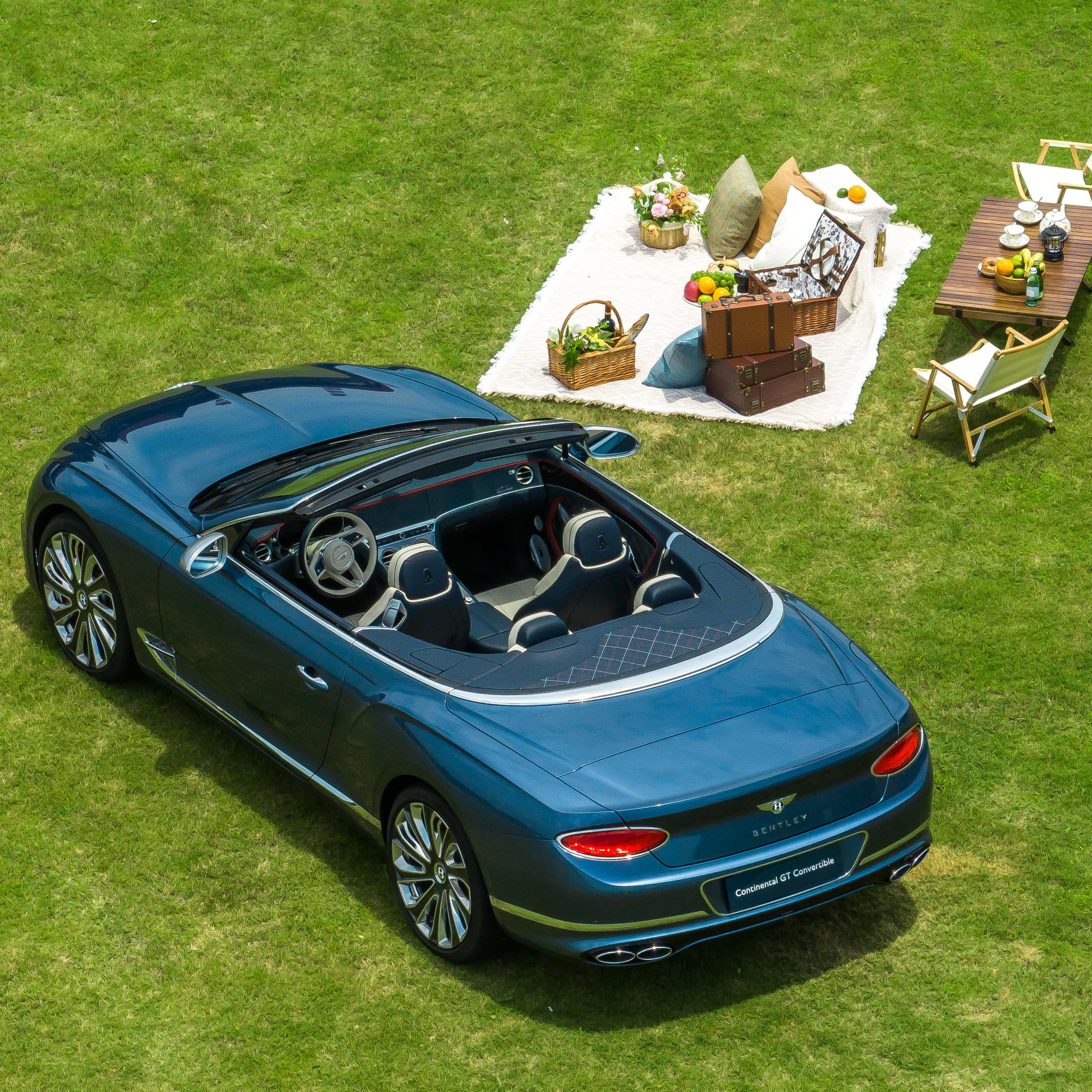 賓利敞篷最新車型，友情與溫情的完美融合