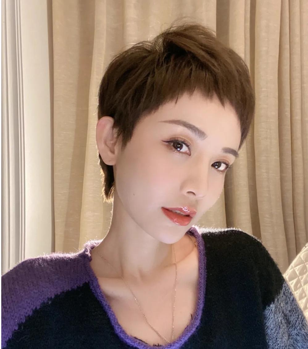 最新女生發(fā)型流行趨勢，時尚減齡發(fā)型指南
