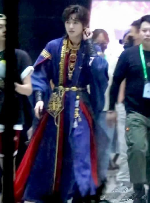 王牌最新路透照揭秘，小巷深處的獨(dú)特風(fēng)情